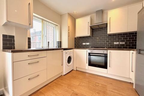 4 bedroom semi-detached house to rent, Edmondscote Road, Leamington Spa, CV32
