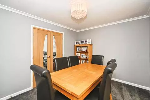 4 bedroom detached house for sale – pohled 5
