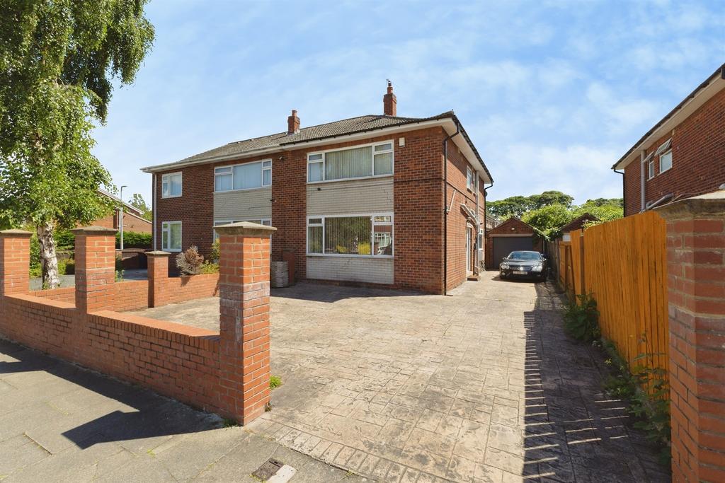 4 bedroom semi-detached house for sale