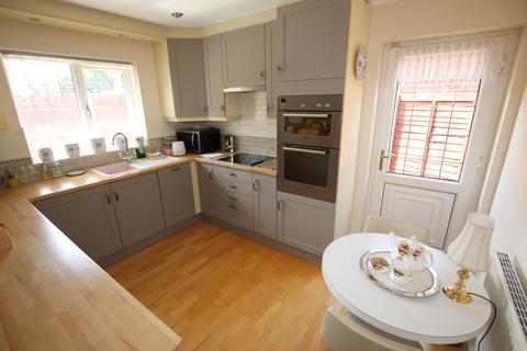 2 bedroom bungalow for sale, Frinton Road, Holland on Sea, CO15