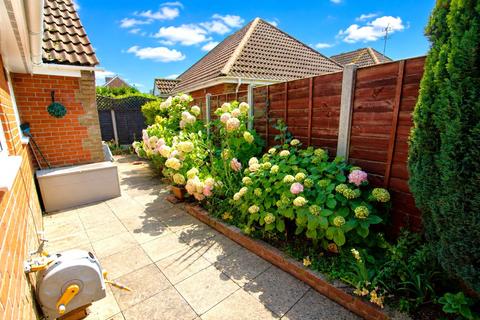 2 bedroom bungalow for sale, Frinton Road, Holland on Sea, CO15