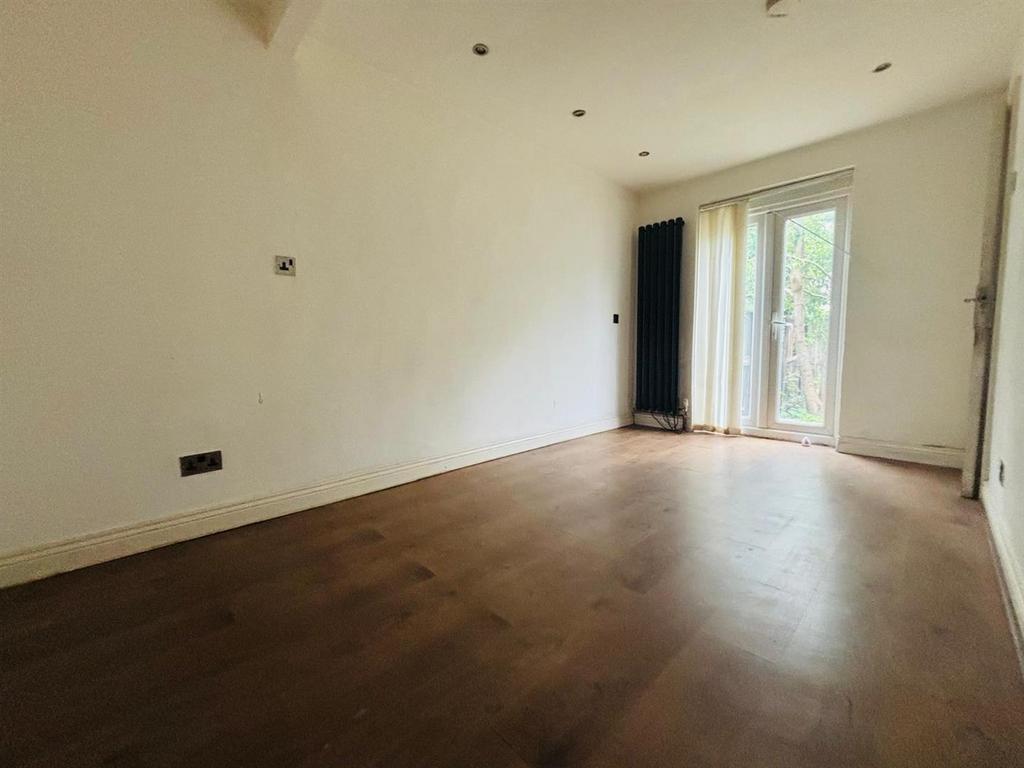 Dining Room: