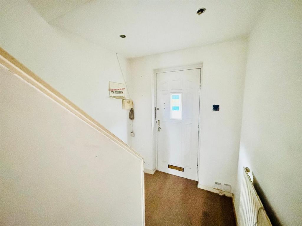 Entrance Hallway: