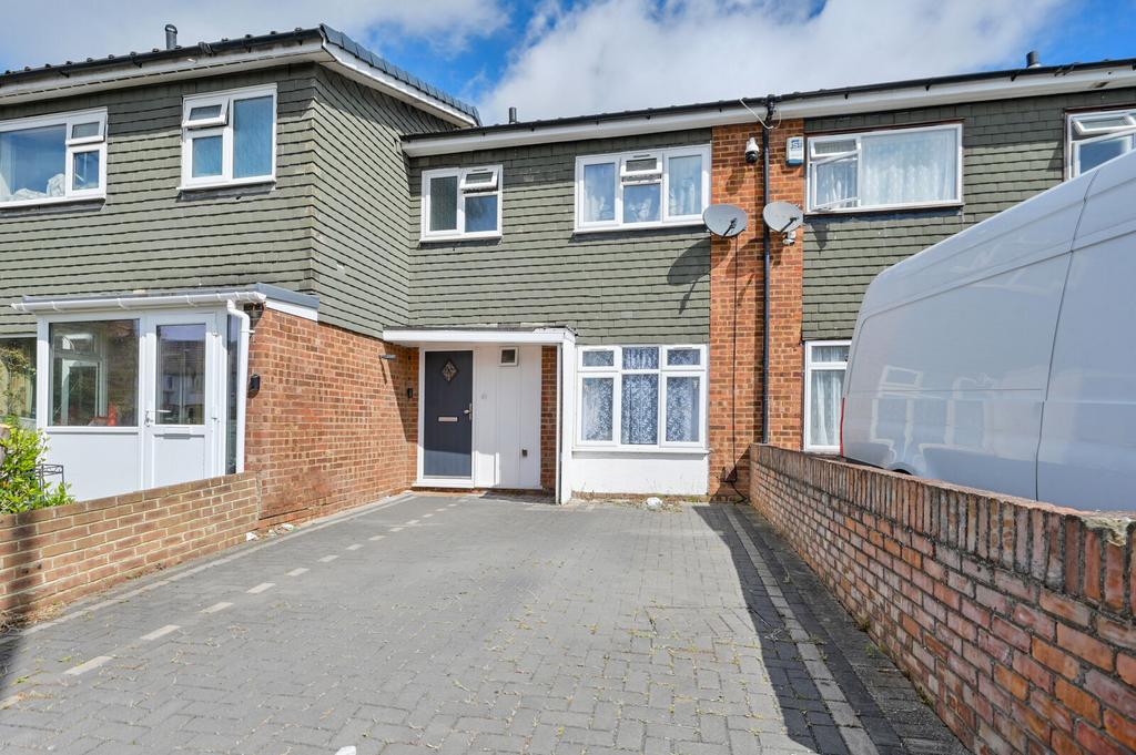 Detached house exterior, driveway