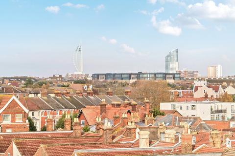 2 bedroom flat to rent, South Parade, Hampshire PO5