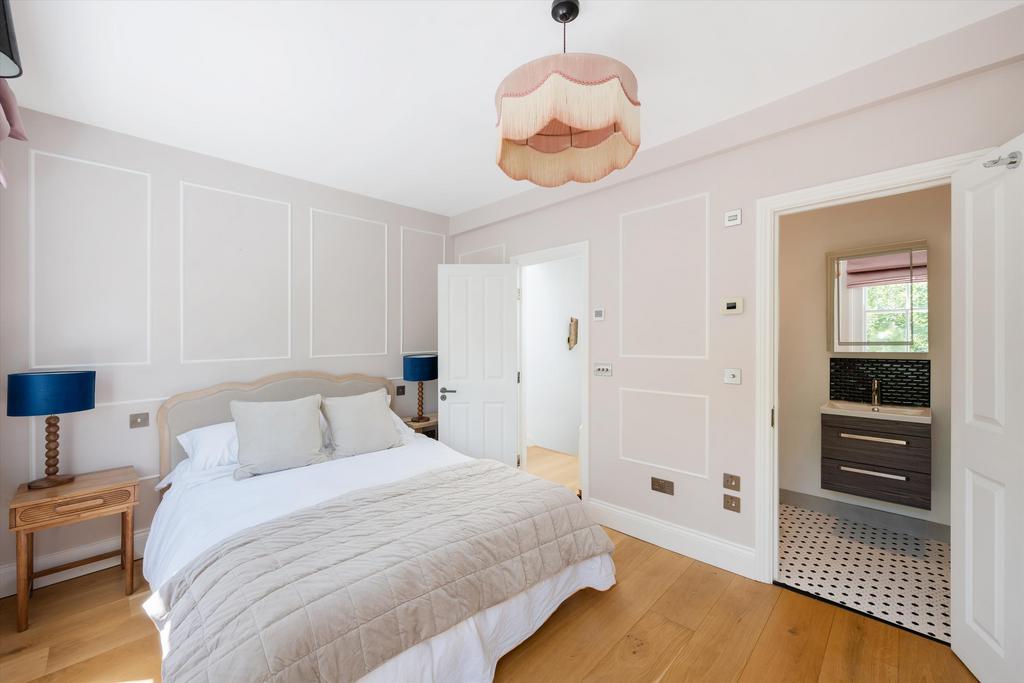 Master bedroom, en suite