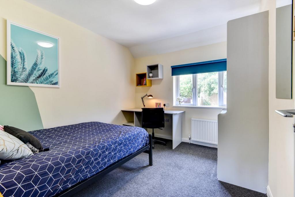8 bedroom house to rent