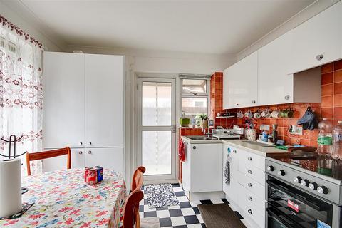 4 bedroom semi-detached house for sale, Upper Brighton Road, Broadwater, Worthing, West Sussex, BN14 9HR