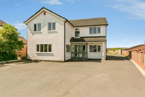 4 bedroom detached house for sale, Chester Road, Winsford
