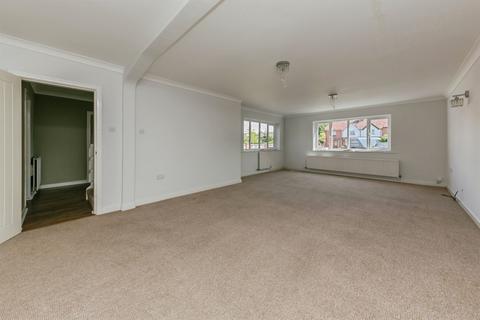 4 bedroom detached house for sale, Chester Road, Winsford