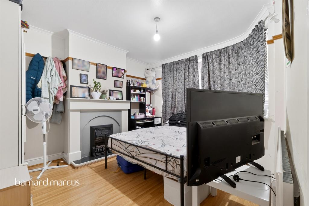 Bedroom, fireplace