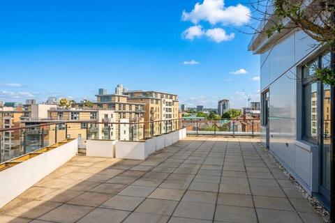2 bedroom penthouse for sale, Armouries Way, Leeds LS10