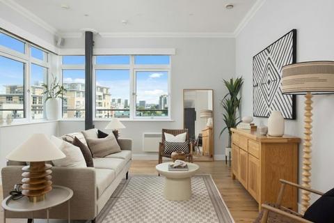 2 bedroom penthouse for sale, Armouries Way, Leeds LS10