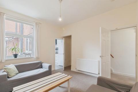 3 bedroom end of terrace house for sale, Avenue Road Extension, Leicester