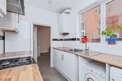 3 bedroom end of terrace house for sale, Avenue Road Extension, Leicester