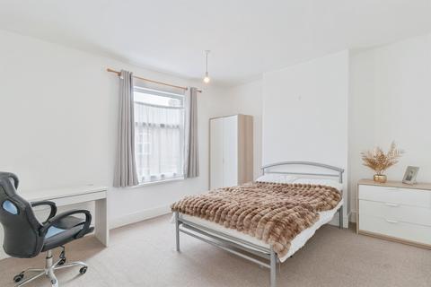 3 bedroom end of terrace house for sale, Avenue Road Extension, Leicester