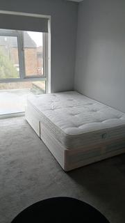 1 bedroom in a flat share to rent, Petersfield Gardens, Luton LU3
