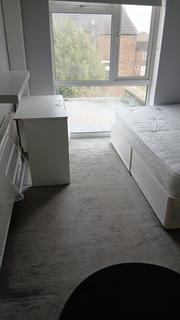 1 bedroom in a flat share to rent, Petersfield Gardens, Luton LU3
