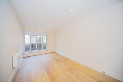 1 bedroom ground floor flat for sale, St. Clement Street, Winchester