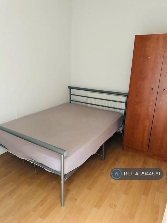 Apartment in Liverpool, Kirkdale - More