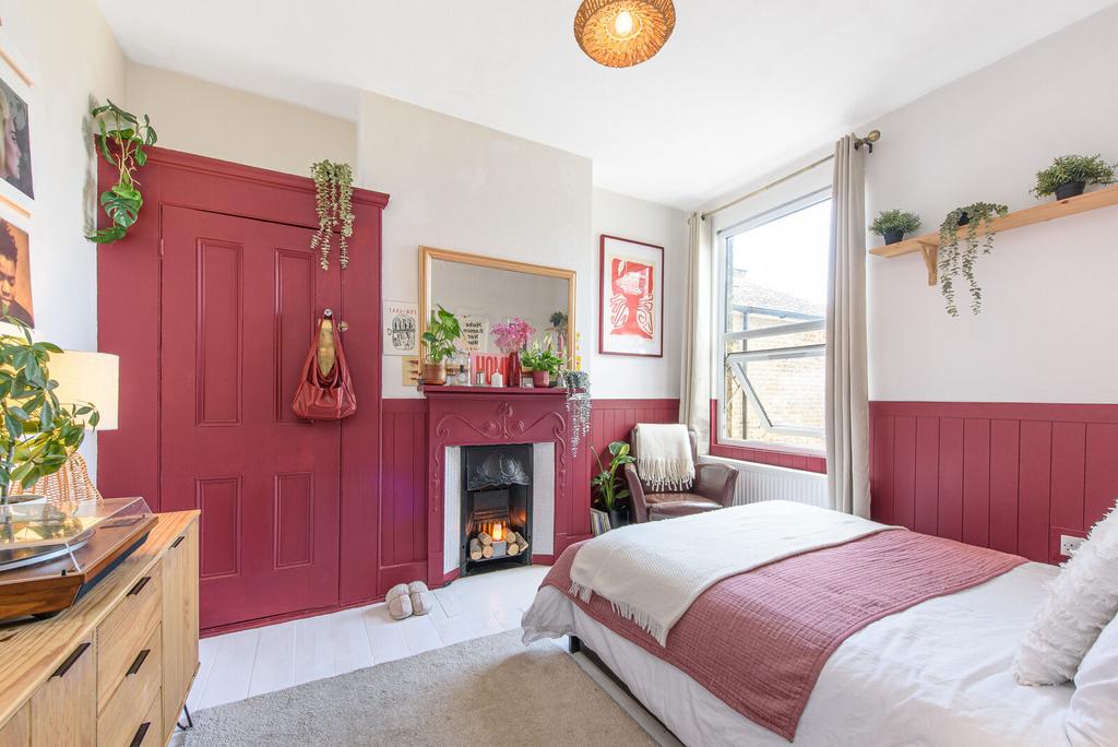 Bedroom, fireplace