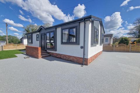 2 bedroom park home for sale, Cheadle, Cheshire, SK8