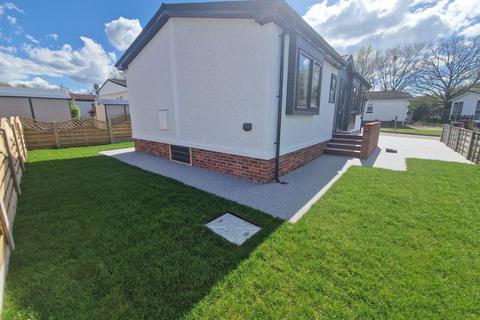 2 bedroom park home for sale, Cheadle, Cheshire, SK8