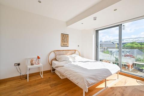 2 bedroom flat to rent, 58 Dace Road, London E3