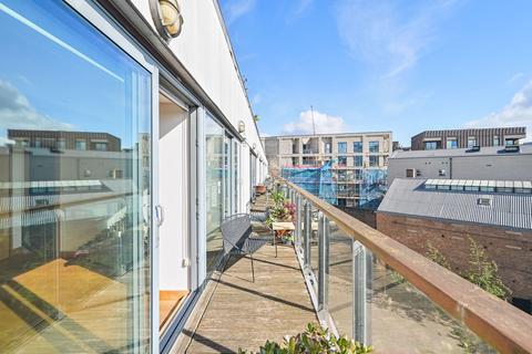 2 bedroom flat to rent, 58 Dace Road, London E3