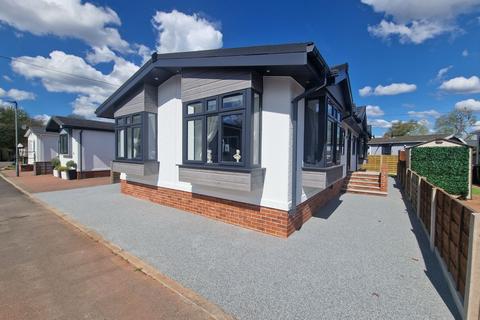 2 bedroom park home for sale, Cheadle, Cheshire, SK8