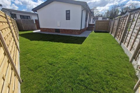 2 bedroom park home for sale, Cheadle, Cheshire, SK8