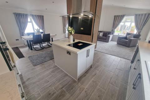 2 bedroom park home for sale, Cheadle, Cheshire, SK8