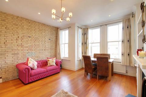 2 bedroom flat to rent, Carnarvon Road, South Woodford
