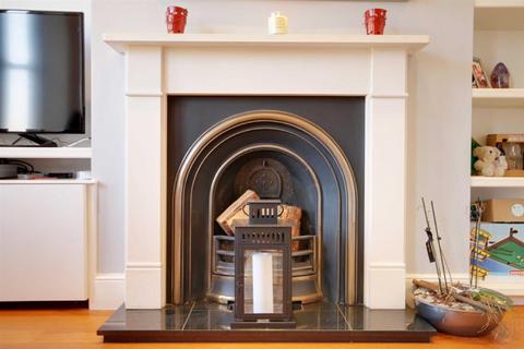 2 bedroom flat to rent, Carnarvon Road, South Woodford