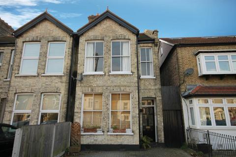 2 bedroom flat to rent, Carnarvon Road, South Woodford