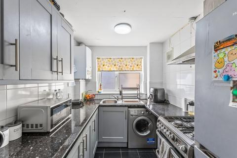 2 bedroom ground floor flat for sale, Bishopsford Road, Morden