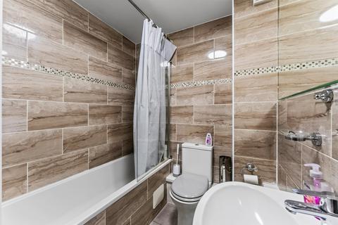2 bedroom ground floor flat for sale, Bishopsford Road, Morden