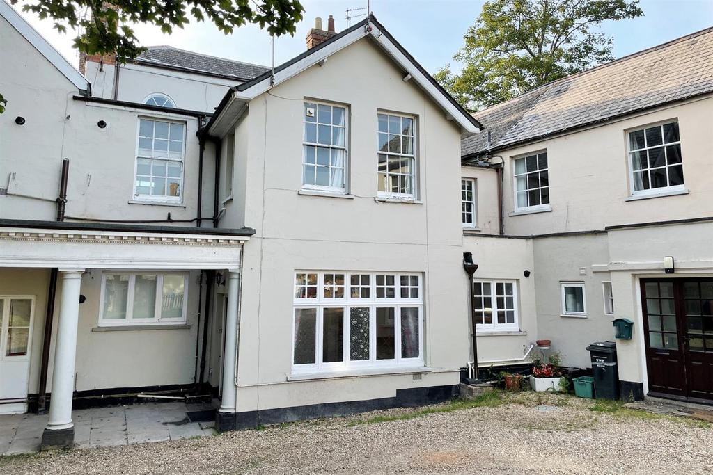 1 bedroom ground floor flat to rent