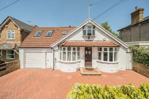 undefined, Queens Road, Hampton TW12