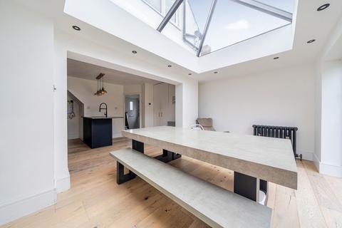 2 bedroom semi-detached house for sale, Magpie Hall Lane, Bromley