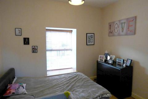 2 bedroom flat to rent, Crescent House, Mount Pleasant, Redditch, B97