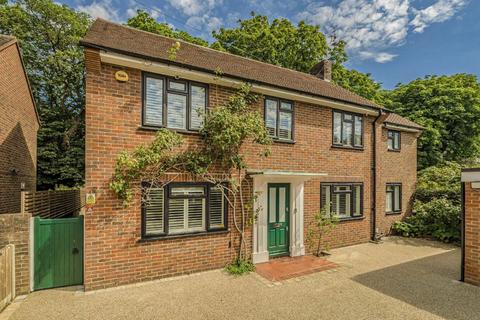Broomfield, Sunbury-On-Thames TW16