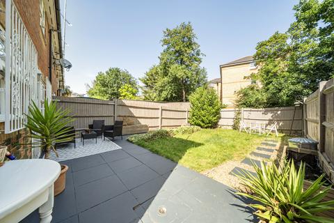 3 bedroom end of terrace house for sale, Henrietta Close, London