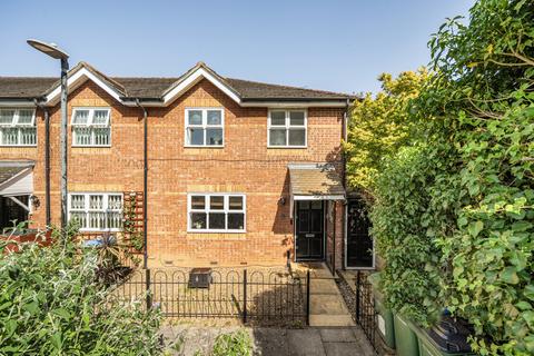 3 bedroom end of terrace house for sale, Henrietta Close, London