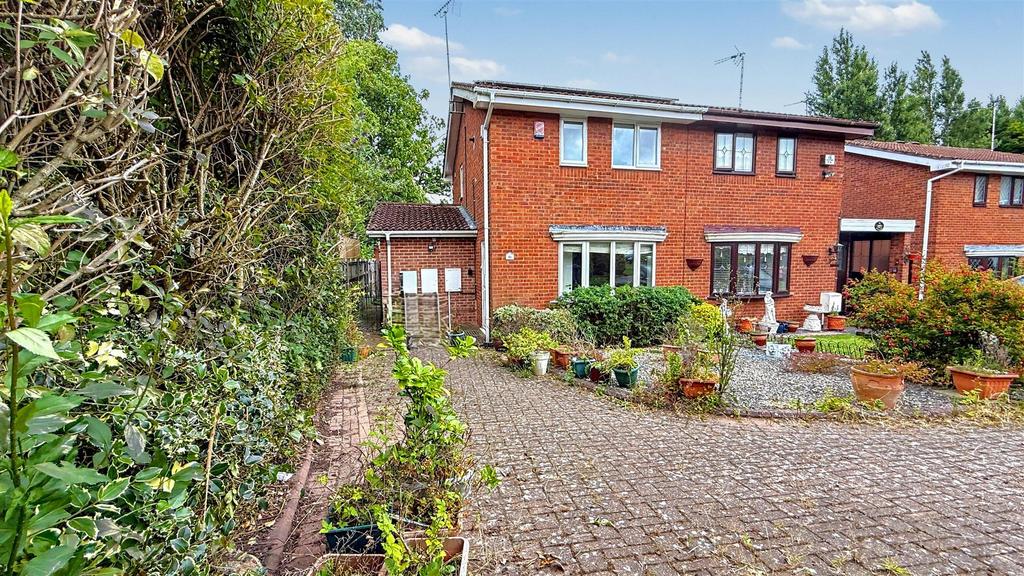 2 bedroom semi-detached house for sale