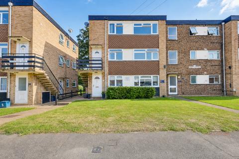 2 bedroom flat for sale, St Lawrence Gardens, Leigh-on-sea, SS9