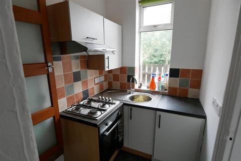 3 bedroom terraced house to rent, Hill Street, Wibsey, Bradford