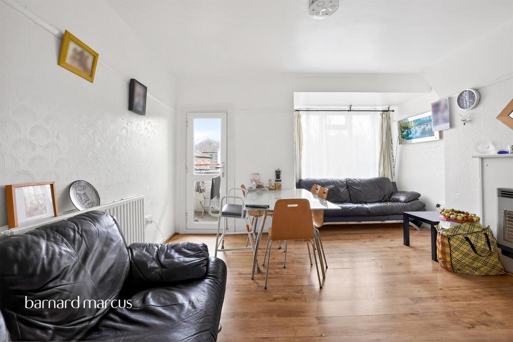 3 bedroom flat for sale