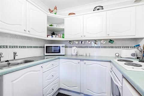 1 bedroom apartment for sale, St. Johns Road, Eastbourne BN20