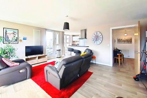 3 bedroom flat to rent, East Pilton Farm Crescent, Edinburgh, Midlothian, EH5
